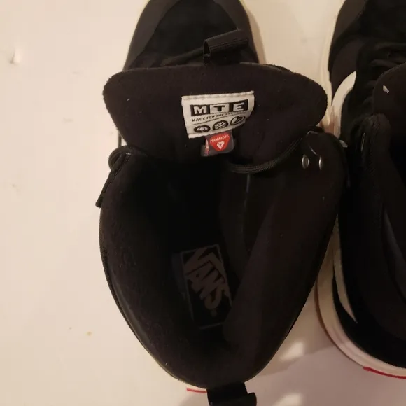 Vans Ultrarange Exo Hi 'Black / Marshmallow' VN0A5KS51KP size Men 8 Women 9.5