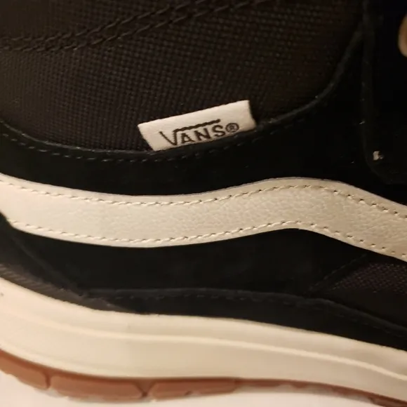 Vans Ultrarange Exo Hi 'Black / Marshmallow' VN0A5KS51KP size Men 8 Women 9.5