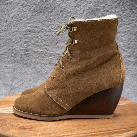 Very Volatile Wedge Suede Lace-Up Bootie Olive Women's Size 8.5 EUC