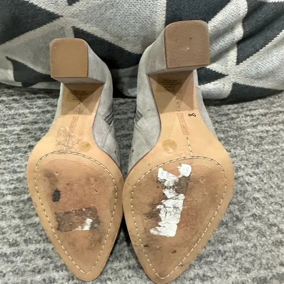 Vince Camuto 258255 Womens Lorva Suede Bootie Shoes Gray