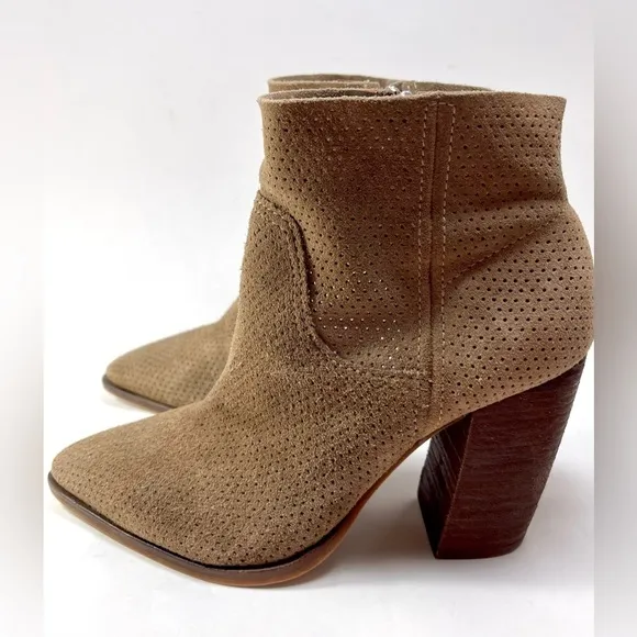 Vince Camuto Cava Perforated Suede Pointy Toe Ankle Boots Size 9M Camel Color