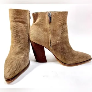 Vince Camuto Cava Perforated Suede Pointy Toe Ankle Boots Size 9M Camel Color