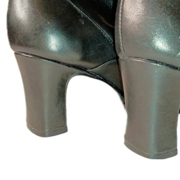 Vintage :: 80's Margot Black Leather Women's Lace Up Ankle Boots Size 7M