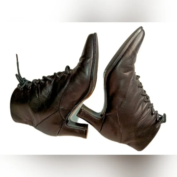 Vintage :: 80's Margot Black Leather Women's Lace Up Ankle Boots Size 7M