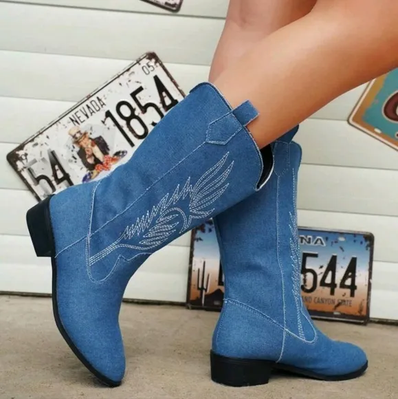 Vintage American Style Embroidered Canvas Pointed Toe Western Boots For Women