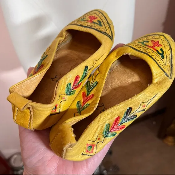 Vintage antique Tooled Leather South Western Bohemian Childs Moccasins Shoes