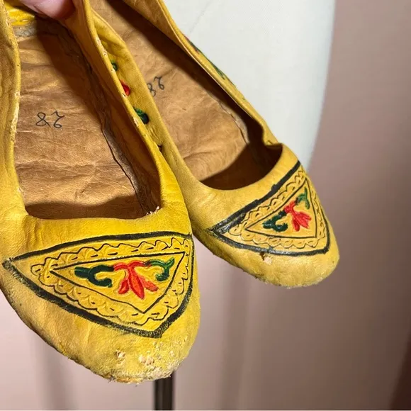 Vintage antique Tooled Leather South Western Bohemian Childs Moccasins Shoes
