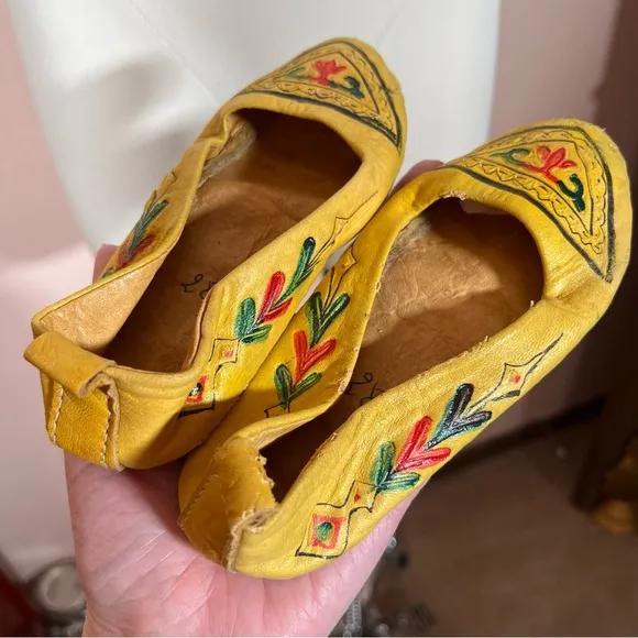 Vintage antique Tooled Leather South Western Bohemian Childs Moccasins Shoes
