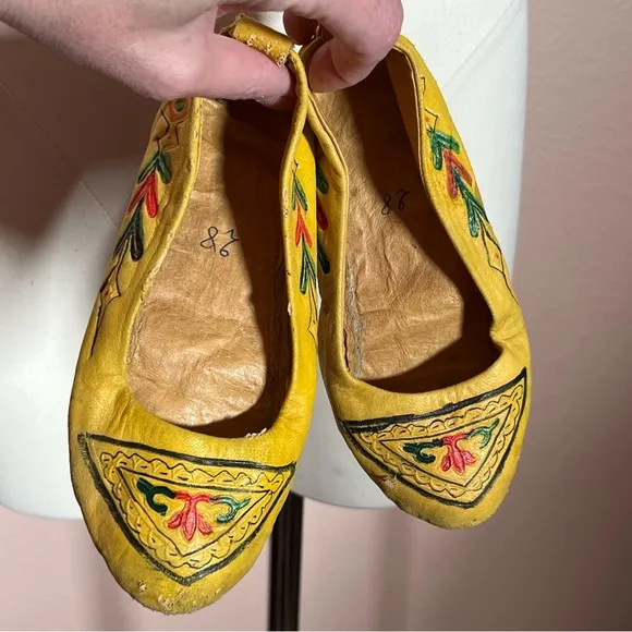 Vintage antique Tooled Leather South Western Bohemian Childs Moccasins Shoes