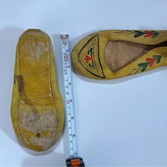 Vintage antique Tooled Leather South Western Bohemian Childs Moccasins Shoes