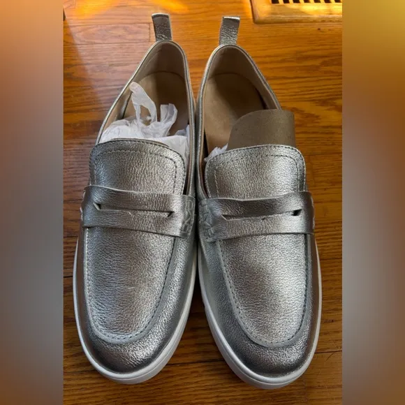 Vionic Uptown Silver Loafers New In Box Size 11