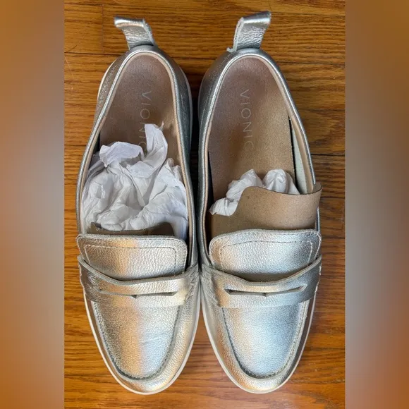 Vionic Uptown Silver Loafers New In Box Size 11