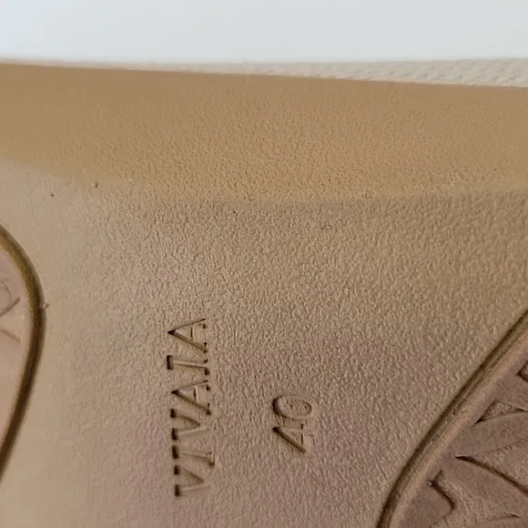Vivaia Round Toe Shoes