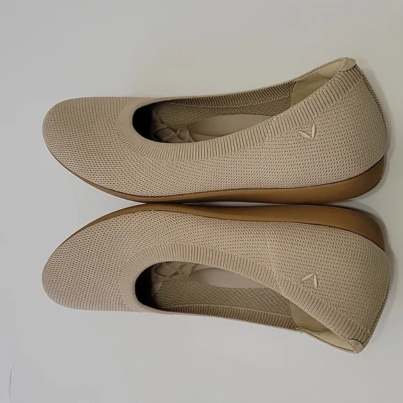 Vivaia Round Toe Shoes
