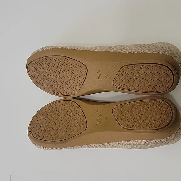 Vivaia Round Toe Shoes
