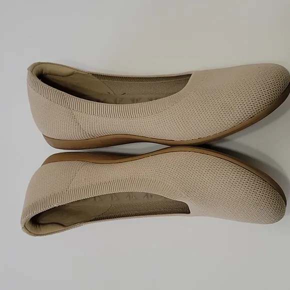 Vivaia Round Toe Shoes