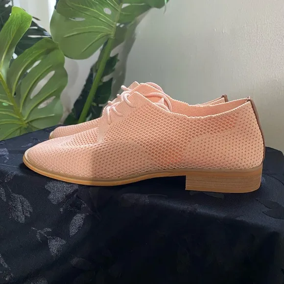 Wanted Pink Perforated Oxford Shoes WANTED 100’/. Textile Upper size 8