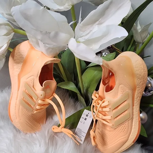 WMNS) adidas UltraBoost 21 'Women shoes size5.5 new