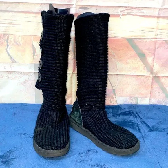 Woman’s soft Ugg over calf shoes sz Lg