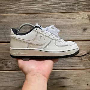 Women Size 6.5/Size 5 Youth Nike Air Force 1 '07 Low Contrast Stitch White Black