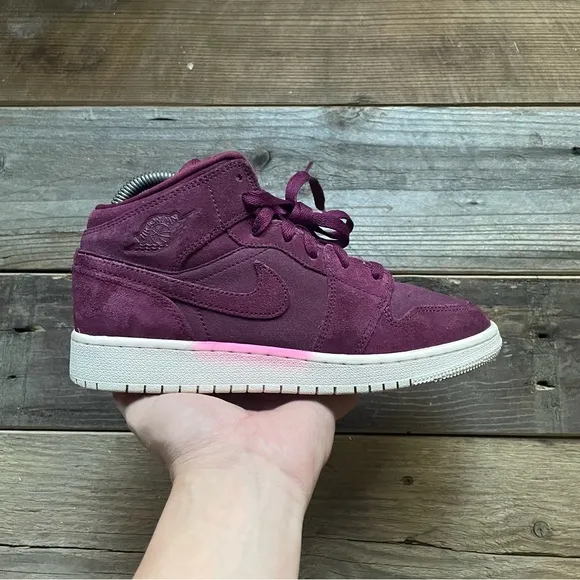 Women Size 7 / Size 5.5 Youth Nike Air Jordan 1 Mid Bordeaux Basketball Sneakers