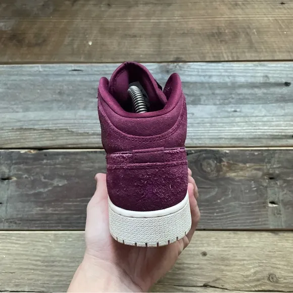 Women Size 7 / Size 5.5 Youth Nike Air Jordan 1 Mid Bordeaux Basketball Sneakers