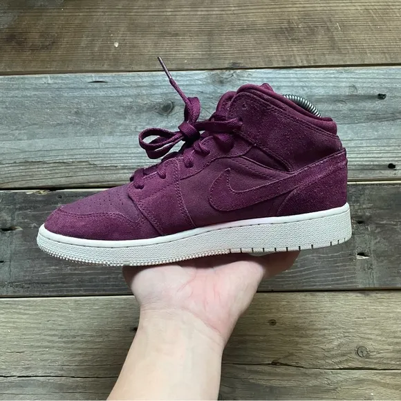 Women Size 7 / Size 5.5 Youth Nike Air Jordan 1 Mid Bordeaux Basketball Sneakers