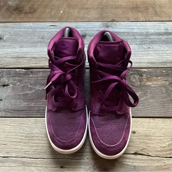 Women Size 7 / Size 5.5 Youth Nike Air Jordan 1 Mid Bordeaux Basketball Sneakers