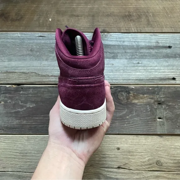 Women Size 7 / Size 5.5 Youth Nike Air Jordan 1 Mid Bordeaux Basketball Sneakers