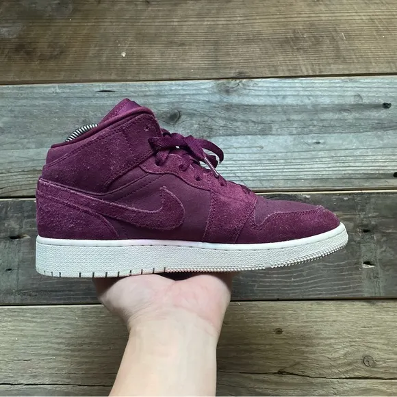 Women Size 7 / Size 5.5 Youth Nike Air Jordan 1 Mid Bordeaux Basketball Sneakers
