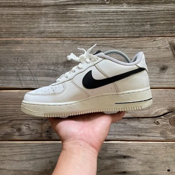 Women Size 7.5 / Size 6 Youth Nike Air Force 1 Low White Black Shoes Sneakers