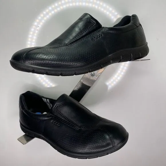 Women's Ecco Slip On Wedge Loafers Shoes Size 38 EU/7-7.5 US Black Leather
