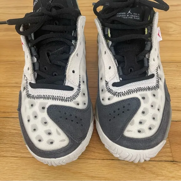 Youth NIKE Air Jordan Delta 2 Sneakers Shoes Youth Size 5.5Y Lighting White Gray