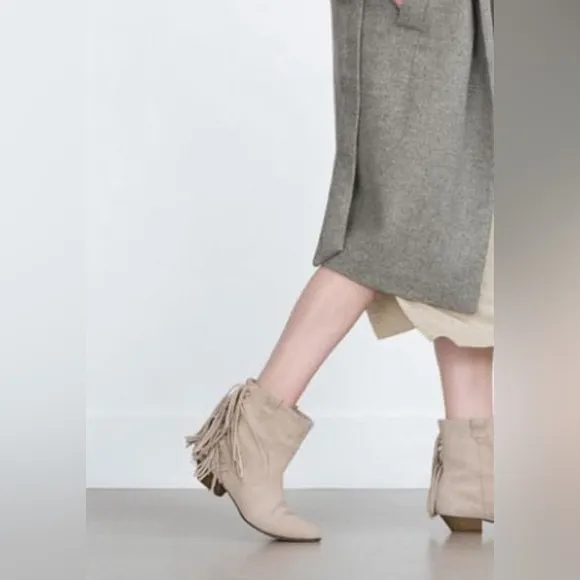 Zara Fringe Cream Suede Ankle Boots EU39 US8 ‘Display Shoes’
