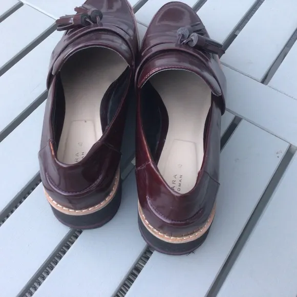 Zara Oxford Women Shoes These beautiful dark burgundy Oxford style shoes size 40