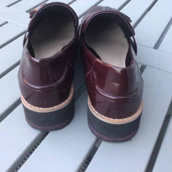 Zara Oxford Women Shoes These beautiful dark burgundy Oxford style shoes size 40